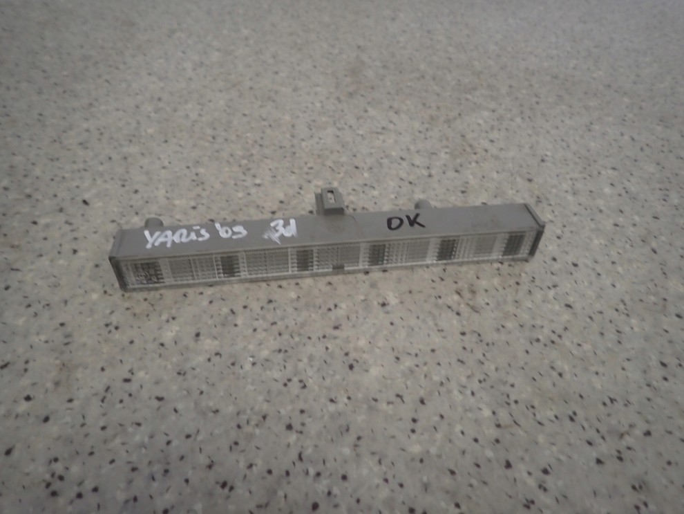 TOYOTA YARIS II 06-11 LAMPA TRZECI STOP DIODY 6/6