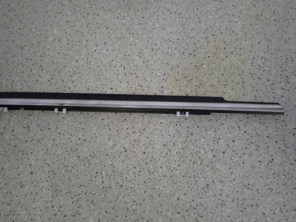 MITSUBISHI OUTLANDER II 06-12 LISTWA ZGARNIAJĄCA PARAPET TYLNA PRAWA 3/5