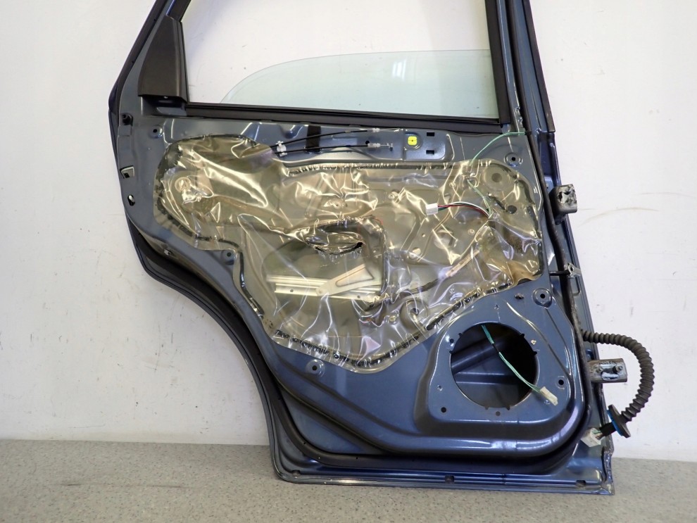 SUZUKI SX4 06-12 DRZWI TYLNE LEWE ZY4 10/10