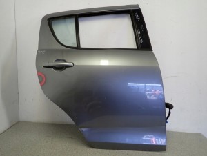 SUZUKI SWIFT MK7 5d 10-16 DRZWI TYLNE PRAWE ZCD 1/11 MINIATURA