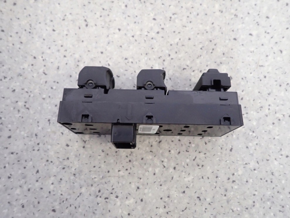 HYUNDAI IX20 09- PANEL PRZEŁĄCZNIK SZYB PRZEDNI LEWY 4/7