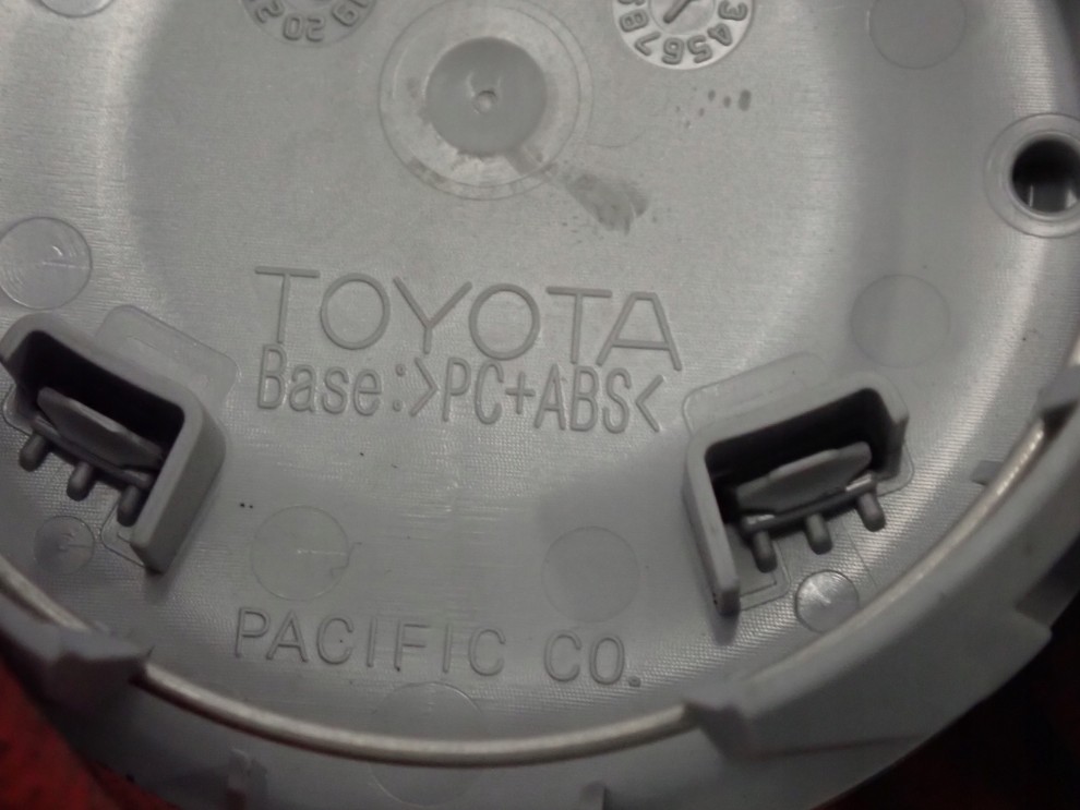 TOYOTA KOŁPAK KAPSEL ZAŚLEPKA NAKŁADKA DEKIELEK FELGI ALUMINIOWEJ 3/4