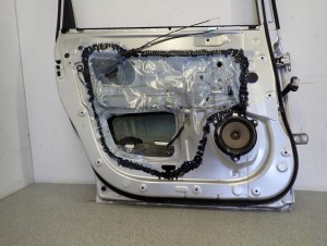 TOYOTA COROLLA VERSO 04-09 DRZWI TYLNE LEWE 1C0 9/9 MINIATURA