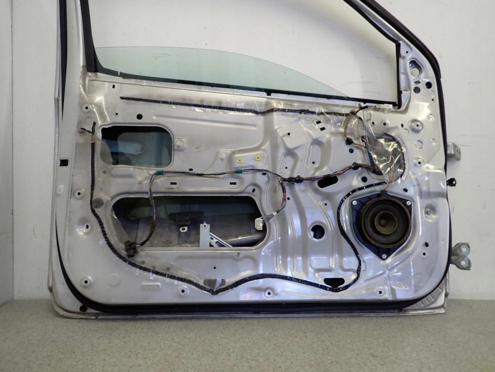 TOYOTA YARIS I 99- FR 3d DRZWI LEWE 1E7 10/10