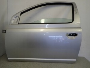 TOYOTA YARIS I 99- FR 3d DRZWI LEWE 1E7 1/10 MINIATURA