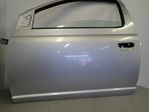 TOYOTA YARIS I 99- FR 3d DRZWI LEWE 1E7 8/10 MINIATURA