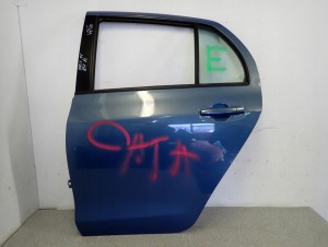 TOYOTA YARIS II 06-11 5d DRZWI TYLNE LEWE 8T1