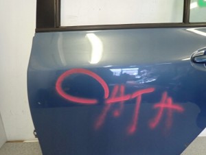 TOYOTA YARIS II 06-11 5d DRZWI TYLNE LEWE 8T1 4/13 MINIATURA