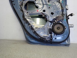 TOYOTA YARIS II 06-11 5d DRZWI TYLNE LEWE 8T1 13/13 MINIATURA