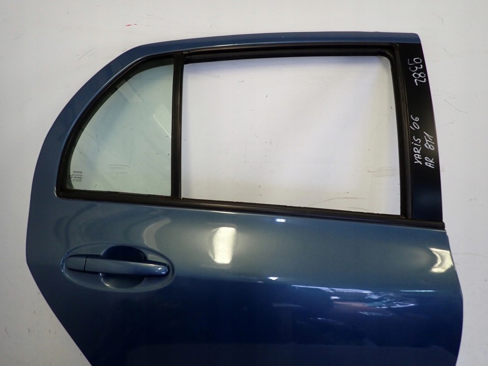 TOYOTA YARIS II 06-11 5d DRZWI TYLNE PRAWE 8T1 2/16