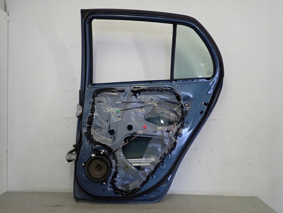 TOYOTA YARIS II 06-11 5d DRZWI TYLNE PRAWE 8T1 15/16