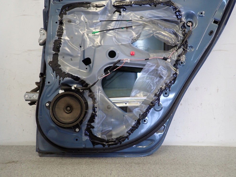 TOYOTA YARIS II 06-11 5d DRZWI TYLNE PRAWE 8T1 16/16