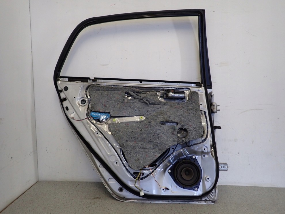 TOYOTA COROLLA E12 HB SB 02-07 DRZWI TYLNE LEWE 11/12