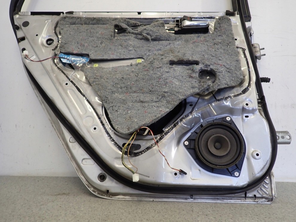 TOYOTA COROLLA E12 HB SB 02-07 DRZWI TYLNE LEWE 12/12